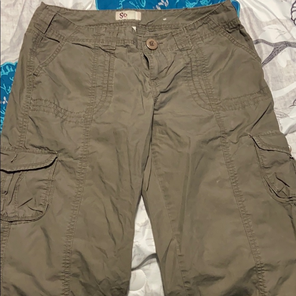I’m selling some green baggy pants/Shorts